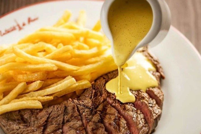 Entrecôte, prato principal do L'entrecôte de Paris
