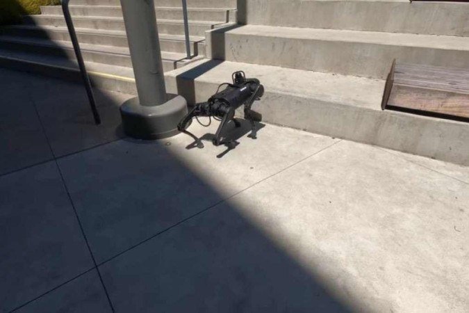 O robô é capaz de subir escadas de até 24 centímetros de altura e 30 centímetros de largura.