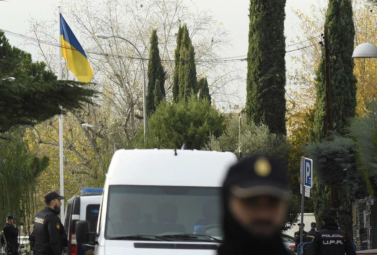Carta-bomba enviada à embaixada da Ucrânia em Madri fere uma pessoa
