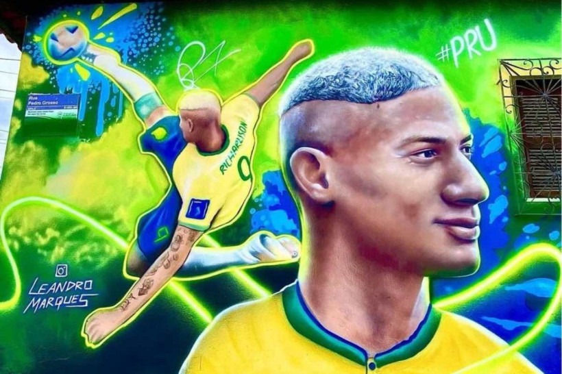 Artista cearense grafita gol de Richarlison em muro e atacante compartilha