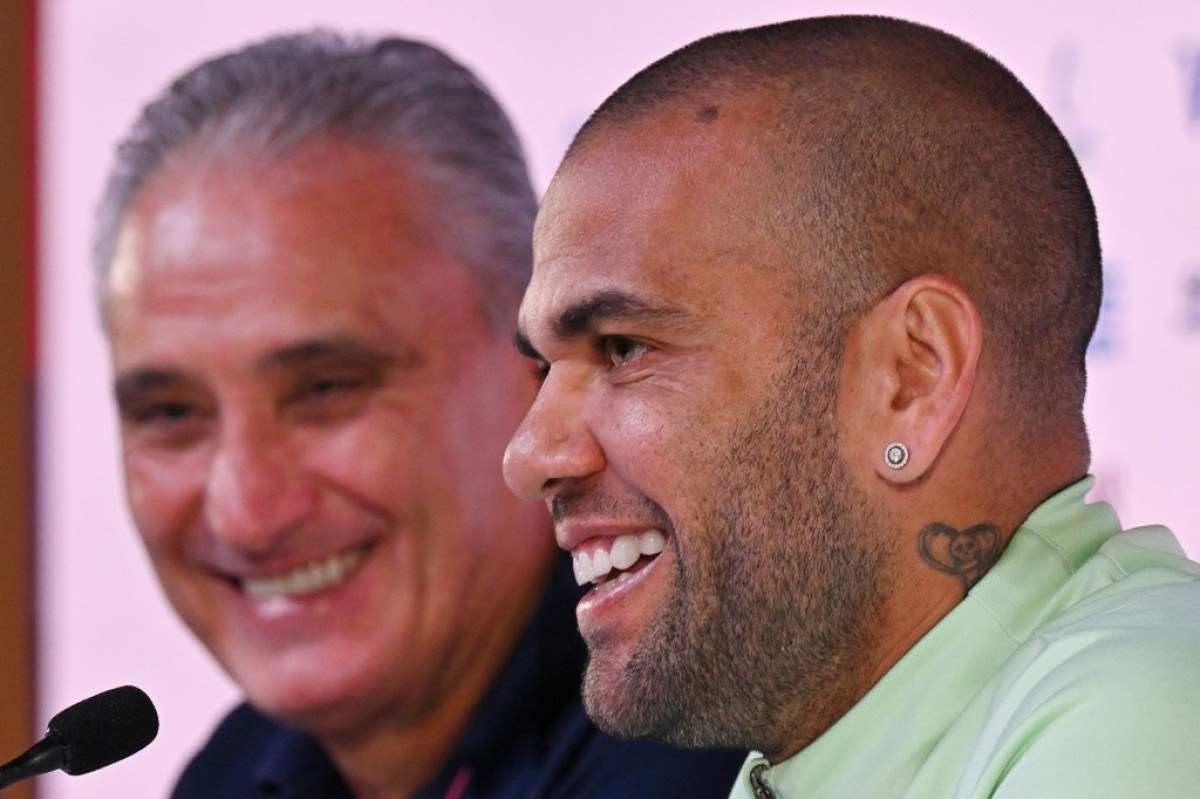 Daniel Alves, em carta aberta, agradece Tite: 'Não mudaria nada'