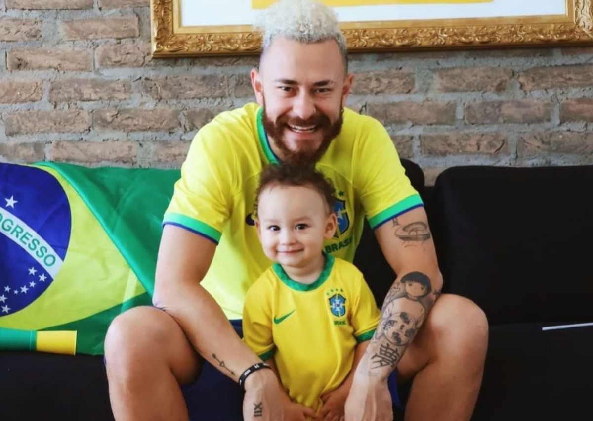 Fred, do Desimpedidos, deixa Catar para assistir jogo do Brasil com o filho 