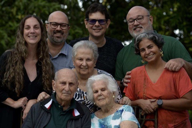 Centenários. Governador do Distrito Federal entre os anos de 1982 e 1985, José Ornellas de Souza Filho, conhecido como Zé Ornellas e sua esposa Zely Ornellas com a família.