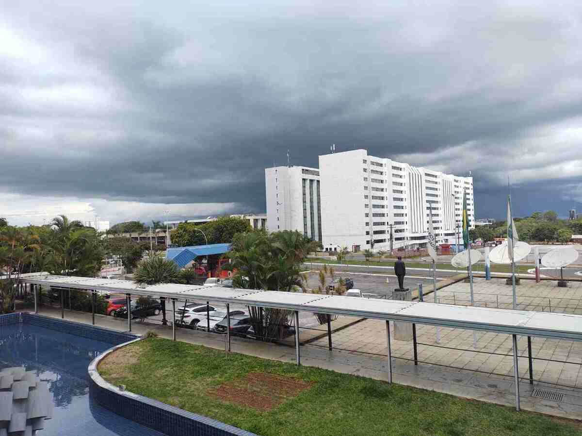 Previsão do tempo para domingo no DF é de céu nublado e pancadas de chuvas em áreas isoladas ao longo do dia -  (crédito: Adriana Bernardes CB/D.A Press)