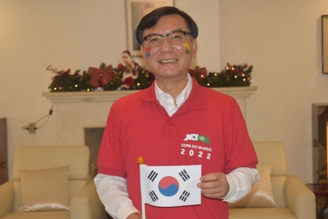 O embaixador Lin Ki-Mo abriu as portas da sede coreana para comemorar o encontro diante do Brasil