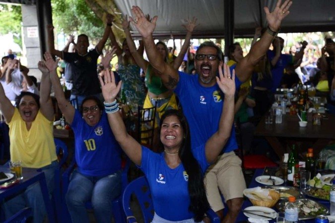 Torcedores comemoram um dos gols do Brasil. - (crédito: Marcelo Ferreira/CB/D.A Press) Torcedores comemoram um dos gols do Brasil. - (crédito: Marcelo Ferreira/CB/D.A Press)