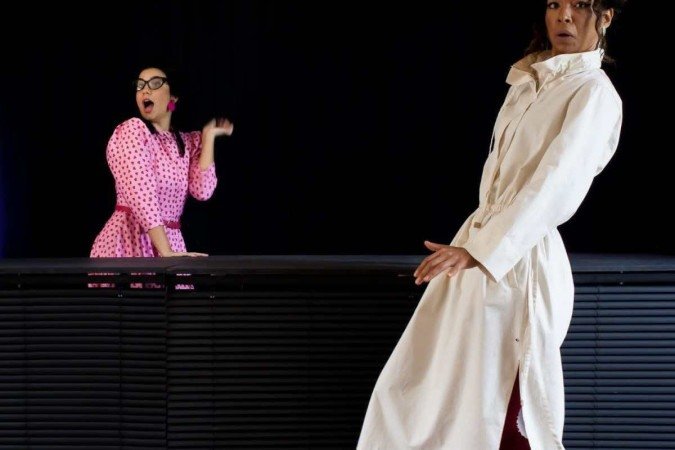 A peça coloca em cena uma trama onírica 