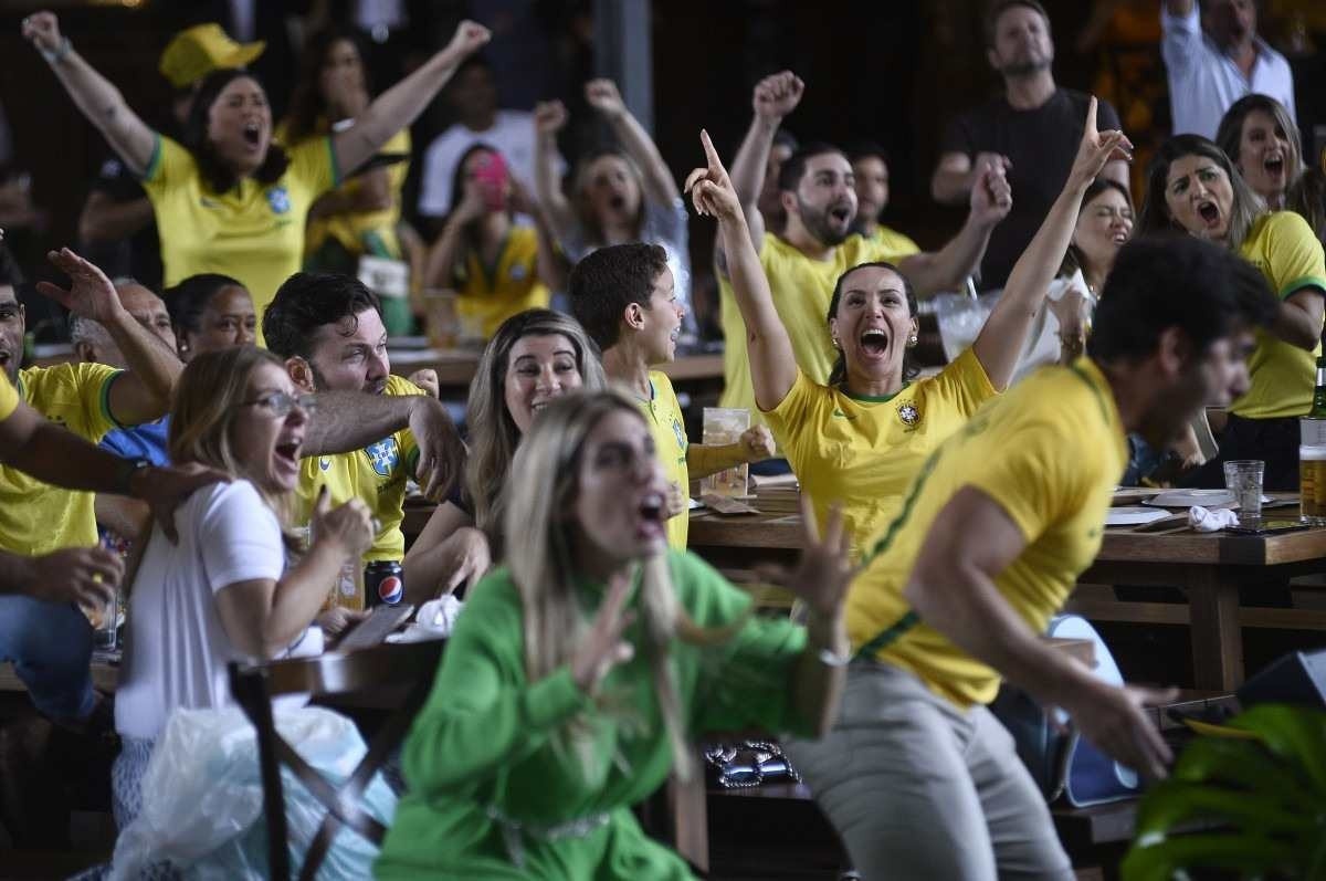 Linhas de ônibus terão reforço com o jogo do Brasil na Copa nesta