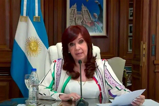 Cristina Fernandez de Kirchner durante julgamento, de seu escritório no Congresso Nacional em Buenos Aires, em 29 de novembro de 2022. - (crédito: AFP) Cristina Fernandez de Kirchner durante julgamento, de seu escritório no Congresso Nacional em Buenos Aires, em 29 de novembro de 2022. - (crédito: AFP)