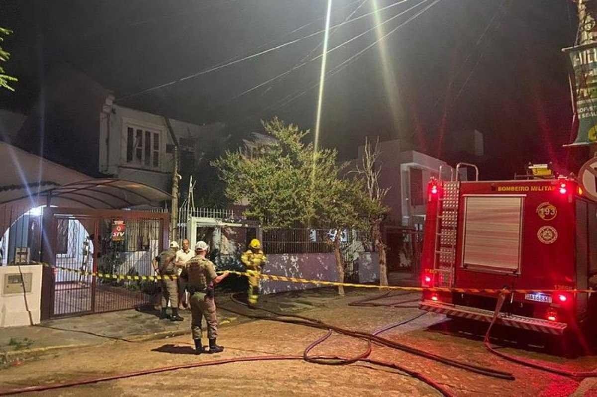 Casa de acolhimento para dependentes químicos pega fogo em Porto Alegre