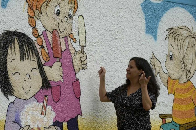 Coluna "Nossos Mestres". Professora Andreia Azenha, da Escola 05 do Guará. Coluna "Nossos Mestres". Professora Andreia Azenha, da Escola 05 do Guará.