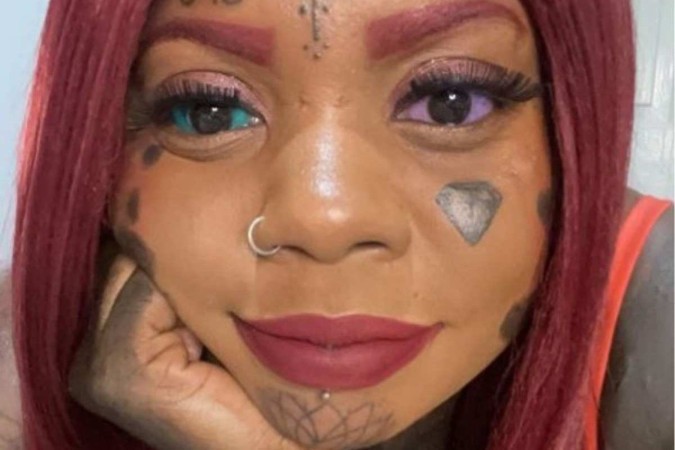 What was the thought process Internet in disbelief as woman inspired by  Amber Luke gets her eyeballs tattooed