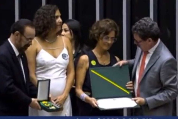 Bruno Pereira e Dom Phillips recebem medalha Mérito Legislativo da Câmara