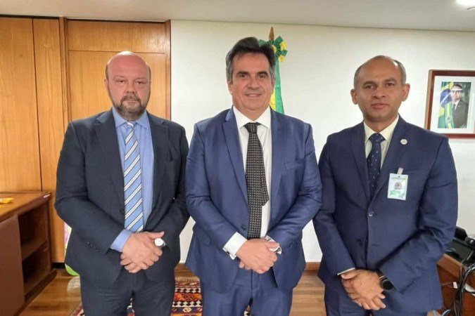 O presidente da Andifes, Ricardo Marcelo Fonseca, e o vice-presidente da entidade, Evandro Soares, durante o encontro com o ministro da Casa Civil, Ciro Nogueira - (crédito: Andifes/Divulgação) O presidente da Andifes, Ricardo Marcelo Fonseca, e o vice-presidente da entidade, Evandro Soares, durante o encontro com o ministro da Casa Civil, Ciro Nogueira - (crédito: Andifes/Divulgação)