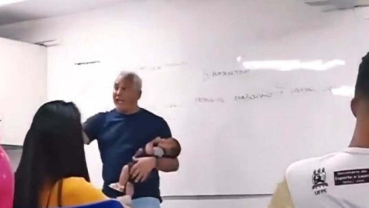 Professor da UFPE que embalou bebê em sala de aula concorre prêmio