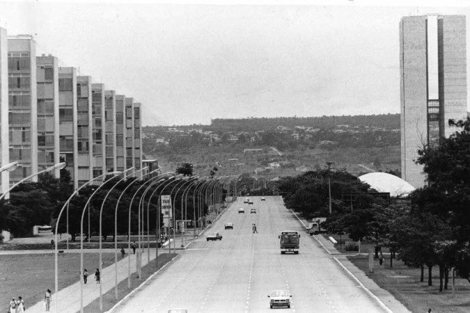 1991-01-05. Renato Costa/CB/D.A Press. Esplanada dos Ministerios vazia. F-102.590. Para materia Tombamento.