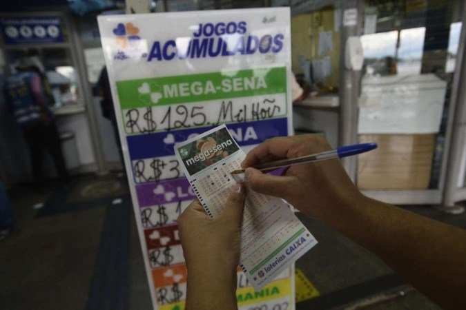  09/12/2022. Crédito: Minervino Júnior/CB/D.A Press. Brasil.  Brasilia - DF. Mega sena acumulada. Lotérica na Rodoviária do Plano Piloto.
