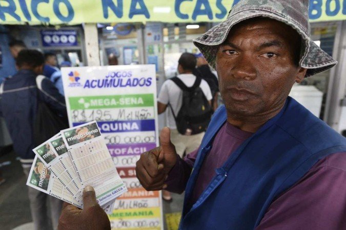  09/12/2022. Crédito: Minervino Júnior/CB/D.A Press. Brasil.  Brasilia - DF. Mega sena acumulada. Lotérica na Rodoviária do Plano Piloto.