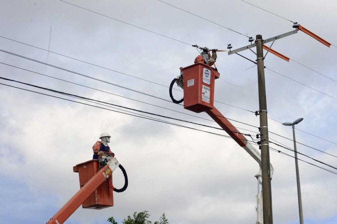 Companhia Neoenergia realiza manutenção no DF -  (crédito:  Marcelo Ferreira/CB/D.A. Press)