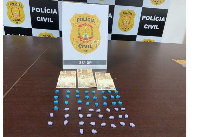 Polícia apreendeu 50 comprimidos com o autor - (crédito: PCDF/Divulgação) Polícia apreendeu 50 comprimidos com o autor - (crédito: PCDF/Divulgação)