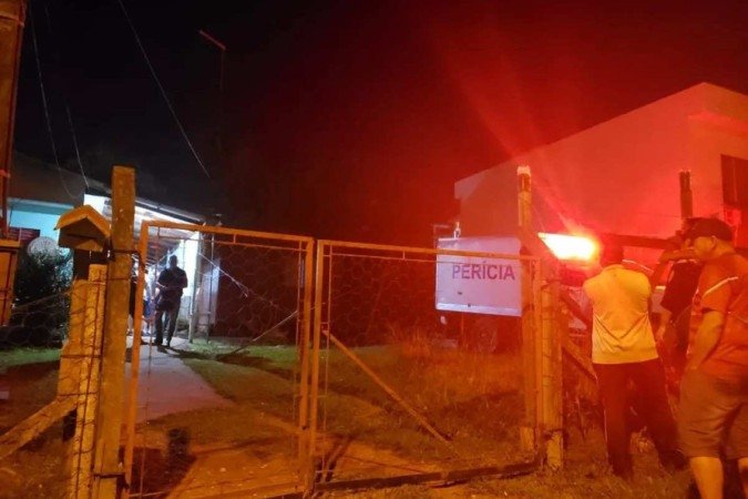 Polícia no momento em que encontrou as crianças mortas em Alvorada, região metropolitana de Porto Alegre (RS) - (crédito: Divulgação/IGP) Polícia no momento em que encontrou as crianças mortas em Alvorada, região metropolitana de Porto Alegre (RS) - (crédito: Divulgação/IGP)