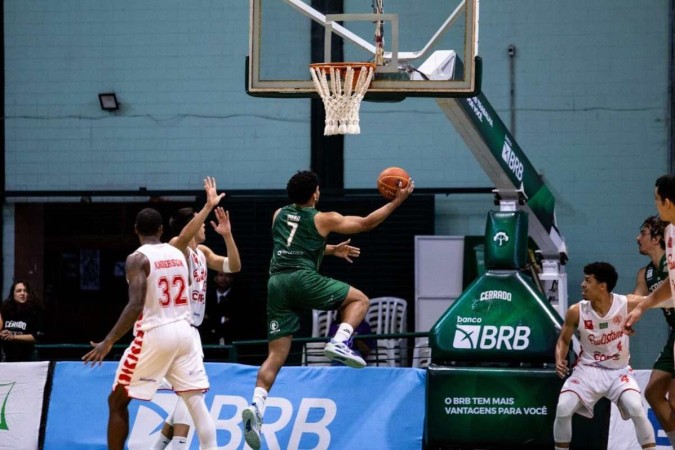 São Paulo vence o Cerrado Basquete e assume a liderança do NBB