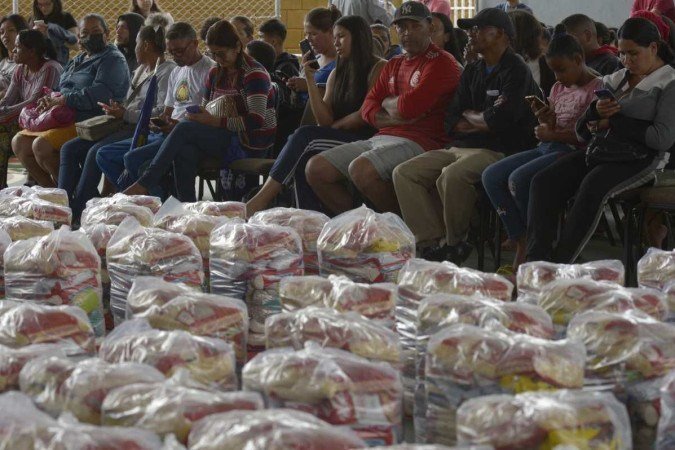 15/12/2022  Crédito: Carlos Vieira/CB/DA Press. Brasília - DF. Cidades - Natal na LBV com entrega de cestas básicas.