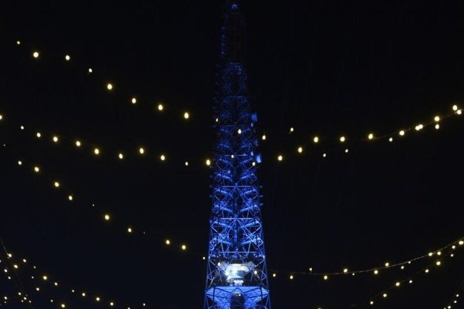  18/12/2022. Cr..dito: Minervino J..nior/CB/D.A Press. Brasil.  Brasilia - DF. Ilumina....o natalina na Torre de TV.
    