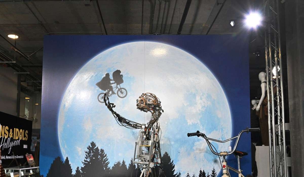 Boneco original de E.T. é leiloado por US$ 2,6 milhões nos EUA