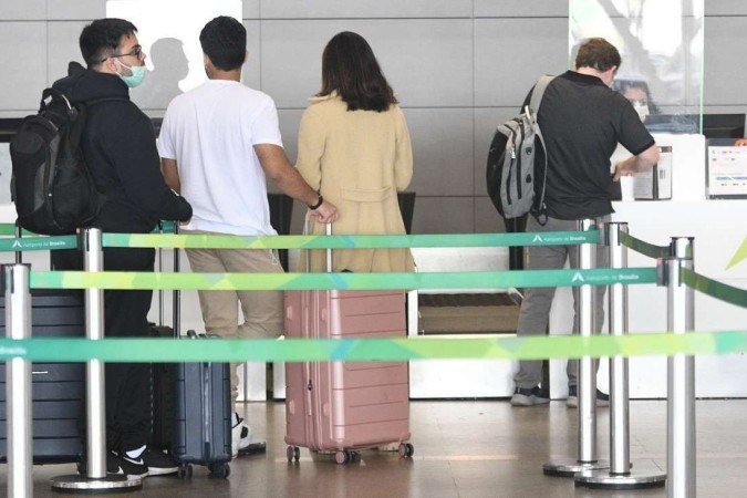  19/12/2022. Crédito: Ed Alves/CB/D.A Press. Brasil. Brasília - DF. Brasil. Movimento no Aeroporto Internacional de Brasilia. Greve de pilotos e comissários provoca atrasos em voos em aeroportos.