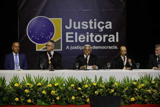 Presidente do Tribunal Regional Eleitoral do DF, Roberval Belinati, durante diplomação de eleitos