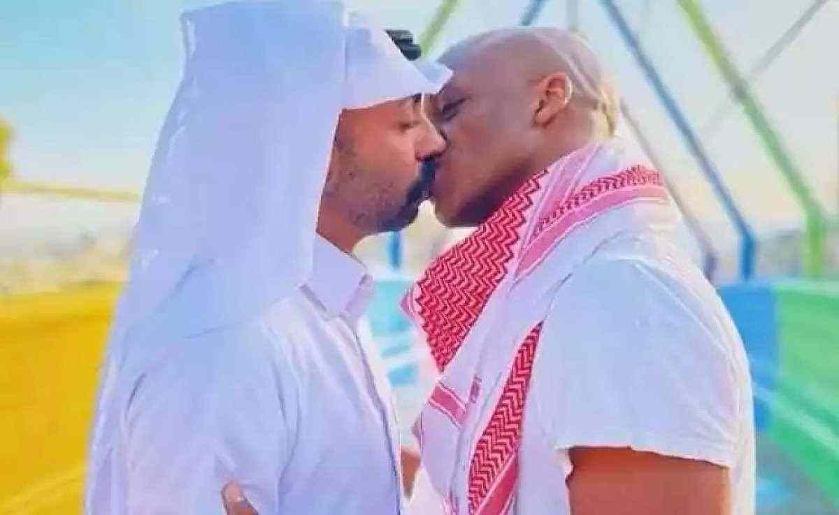 Nasser Mohamed (à esq) é o primeiro catari a se assumir gay publicamente  