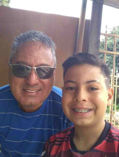 Com os filhos, Pedro e Ana Carolina; e com a mãe, Joana, e o orientador, Cleyton Gontijo 