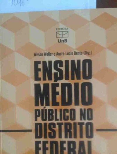 Professor Valdir Sodré. Livro com participação com um capítulo