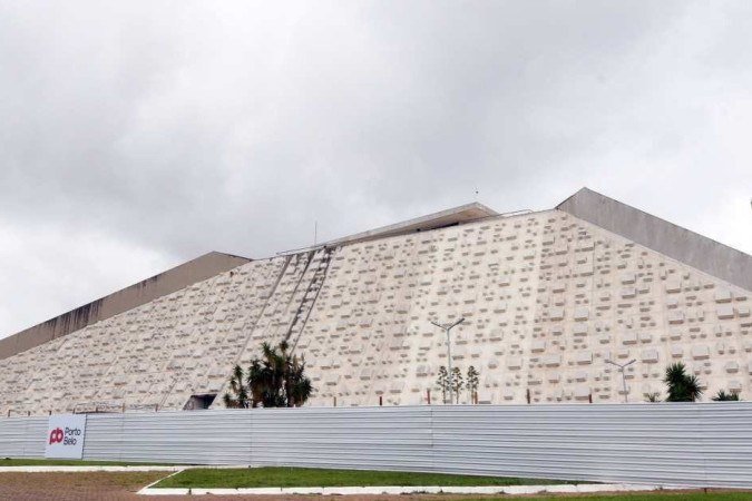  20/12/2022. Crédito: Ed Alves/CB/D.A Press. Brasil. Brasília - DF. Cidades. Reforma do Teatro Nacional. vice Governador Paco Brito assina a Ordem de Serviço que marca começo das Obras. Presença do Secretario de Cultura Bartolomeu Rodrigues, do Presidente da Novacap Fernando Leite, da Vice Governadora Eleita Celina Leão, da Administradora do Plano Piloto Ilka Teodoro e do Maestro Claudio Cohenb e do Jose Humberto Pires secretario de Estado do DF.   