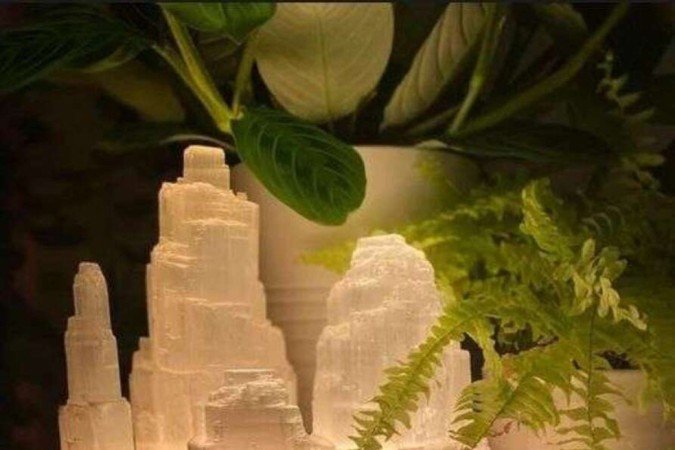 Decoração com guias pedras e cristais para 2023