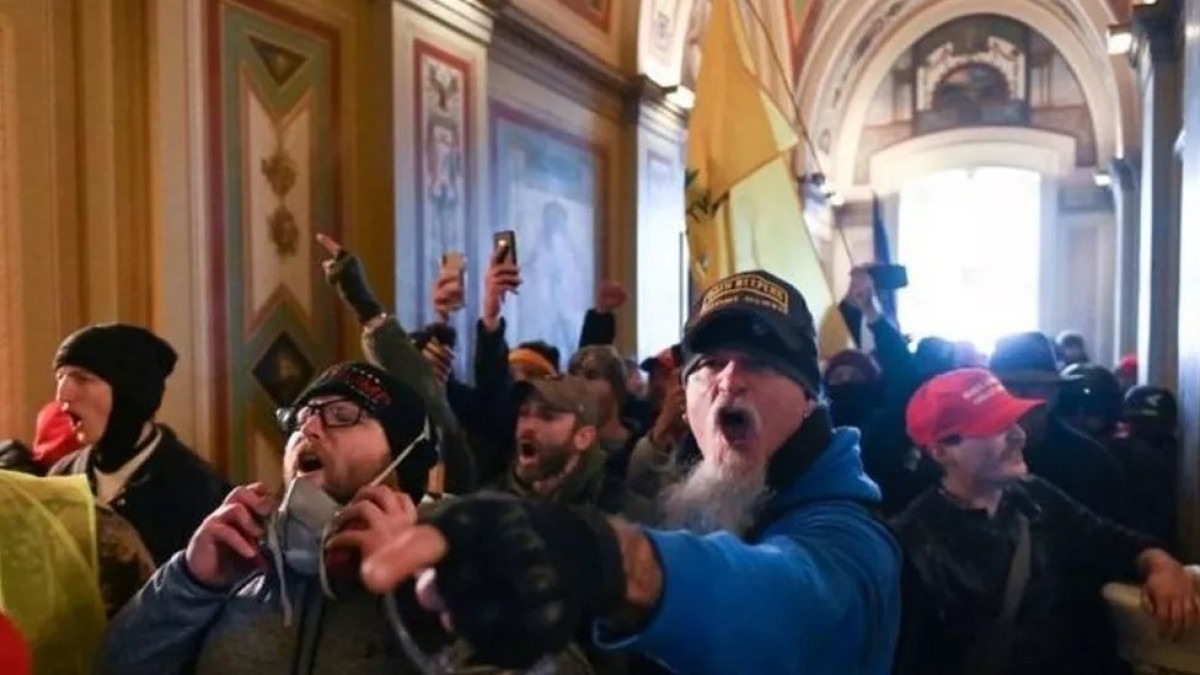 Proud Boys: quem são os extremistas apoiadores de Trump julgados por invasão do Capitólio