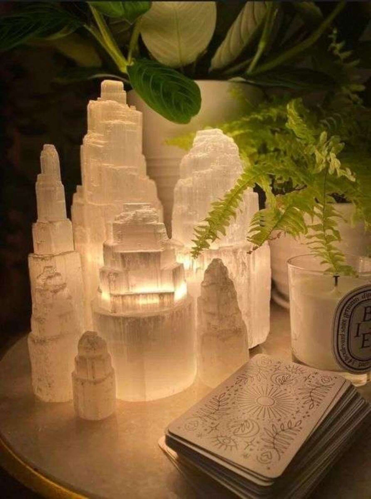 Decoração com guias pedras e cristais para 2023