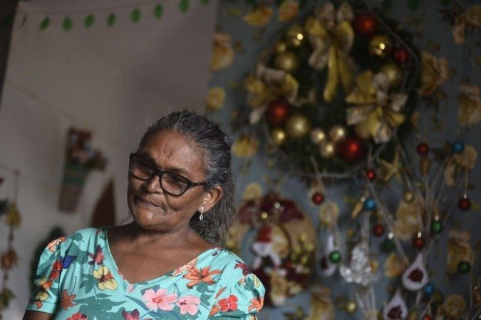  21/12/2022. Crédito: Minervino Júnior/CB/D.A Press. Brasil.  Brasilia - DF.  Como é viver a velhice na periferia de Brasília. Joana Silveira moradora do Paranoá Parque com a neta Maitê Sofia.