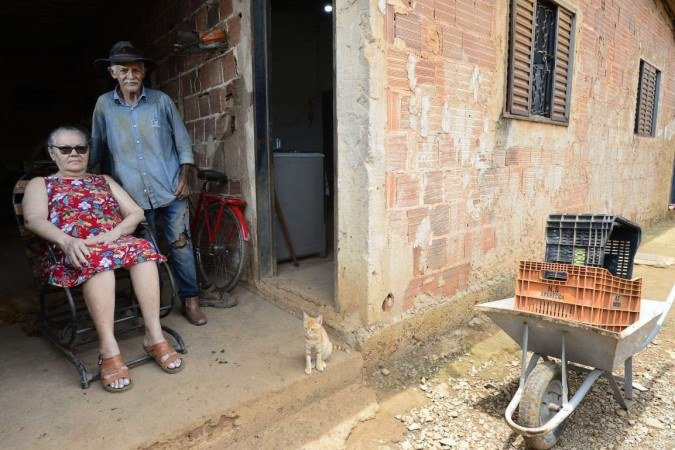  23/12/2022 CrÃ©dito: Marcelo Ferreira/CB/D.A. Press BrasÃ­lia- DF - CB. Como Ã© viver a velhice na periferia de BrasÃ­lia. Sol Nascente, Fernando Passos com a esposa Maria de Lourdes dos Santos.