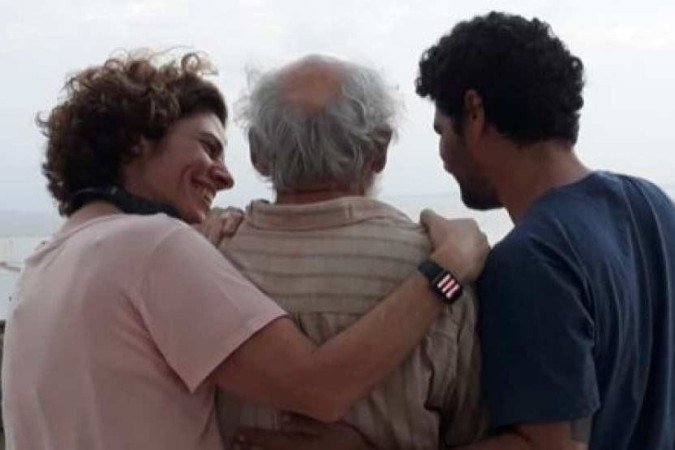  Diretora Lô Politi nos bastidores do longa Sol, ao lado dos atores Everaldo Pontes e Rômulo Braga