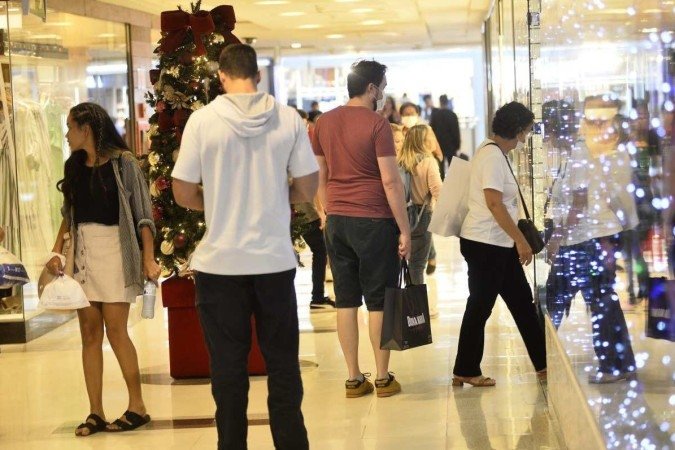 Movimentação no comércio para as vendas do Natal. Shopping Conjunto Nacional