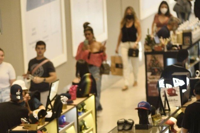  23/12/2022. Crédito: Minervino Júnior/CB/D.A Press. Brasil.  Brasilia - DF. Movimentação no comércio para as vendas do Natal. Shopping Conjunto Nacional.