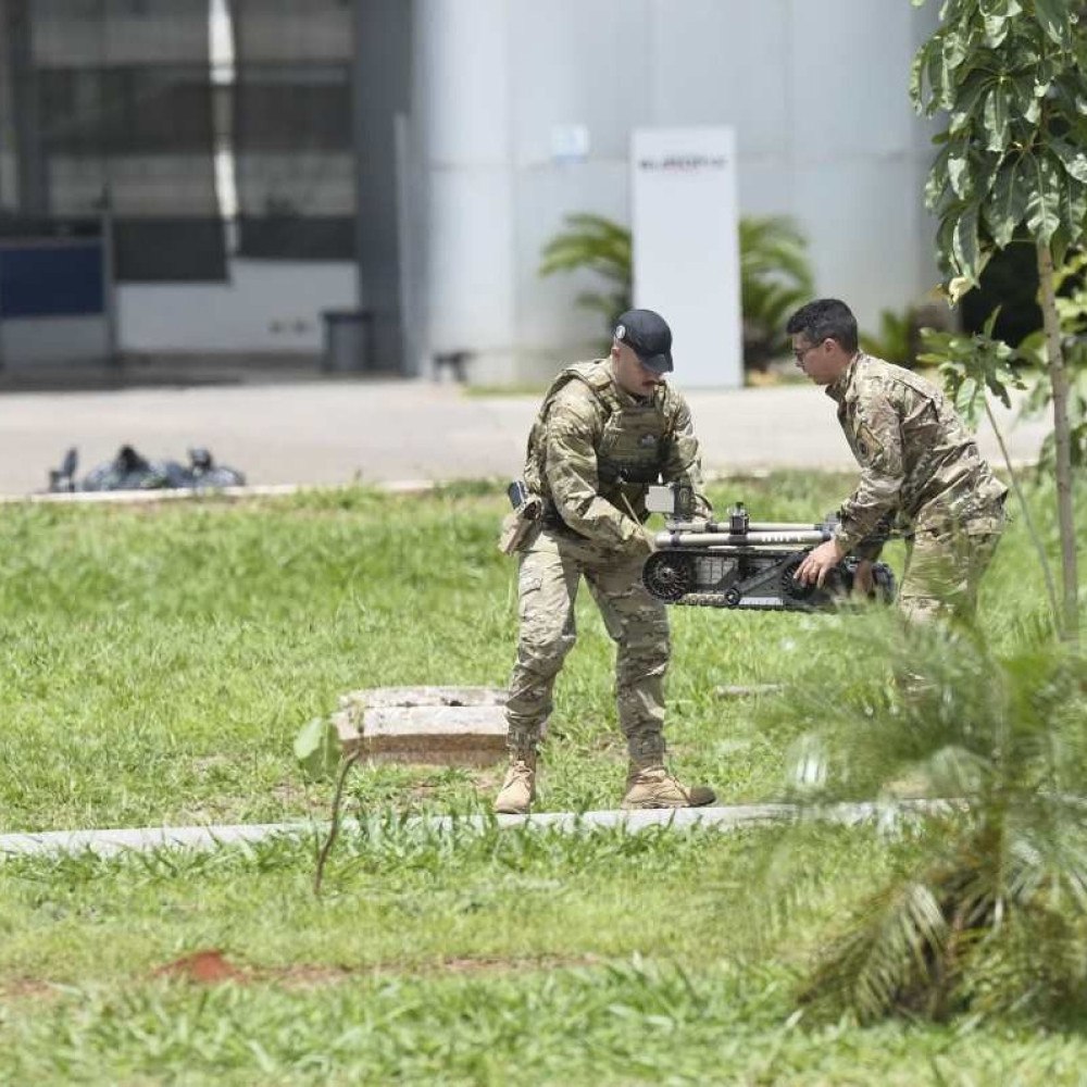 CAC é preso com arsenal de armas que seria usado em roubo na Capital -  Correio do Estado