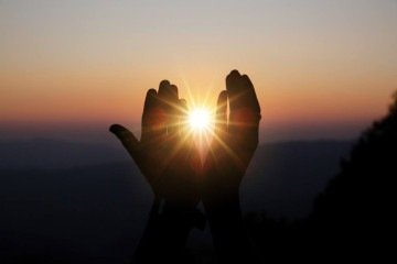 No Brasil, caiu o número de católicos, triplicaram os adeptos das religiões Umbanda e Candomblé desde 2010 e o avanço evangélico, apesar de continuar, perdeu força -  (crédito: jcomp/Freepik)
