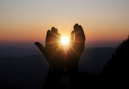 No Brasil, caiu o número de católicos, triplicaram os adeptos das religiões Umbanda e Candomblé desde 2010 e o avanço evangélico, apesar de continuar, perdeu força -  (crédito: jcomp/Freepik)