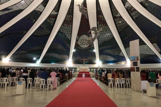 Na véspera de Natal, Missa do Galo reúne fiéis na Catedral de Brasília