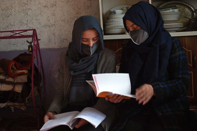 Não encosta nas minhas roupas: mulheres afegãs protestam nas