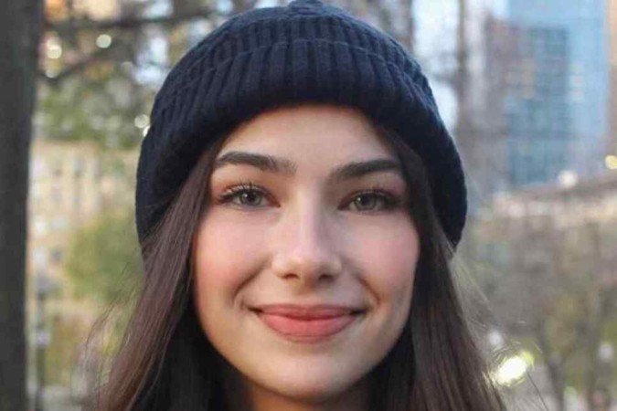 Malu Mendonça, 18 anos ganhou duas bolsas de estudos integrais totalizando R$ 2 milhões, concedida pela Fundação Bill e Melinda Gates e faculdade Claremont Mckenna, para estudar nos Estados Unidos.
