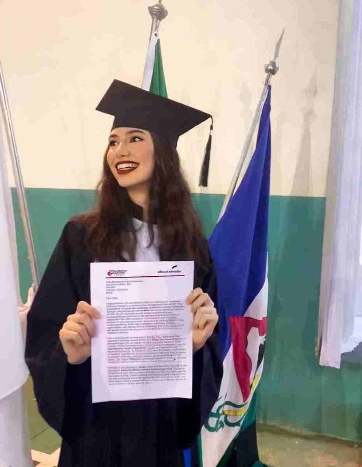 Malu Mendon&ccedil;a, em sua formatura no ensino m&eacute;dio na Escola  Estadual M&aacute;rio Goulart Santiago em Pedralva, no Sul de Minas Gerais